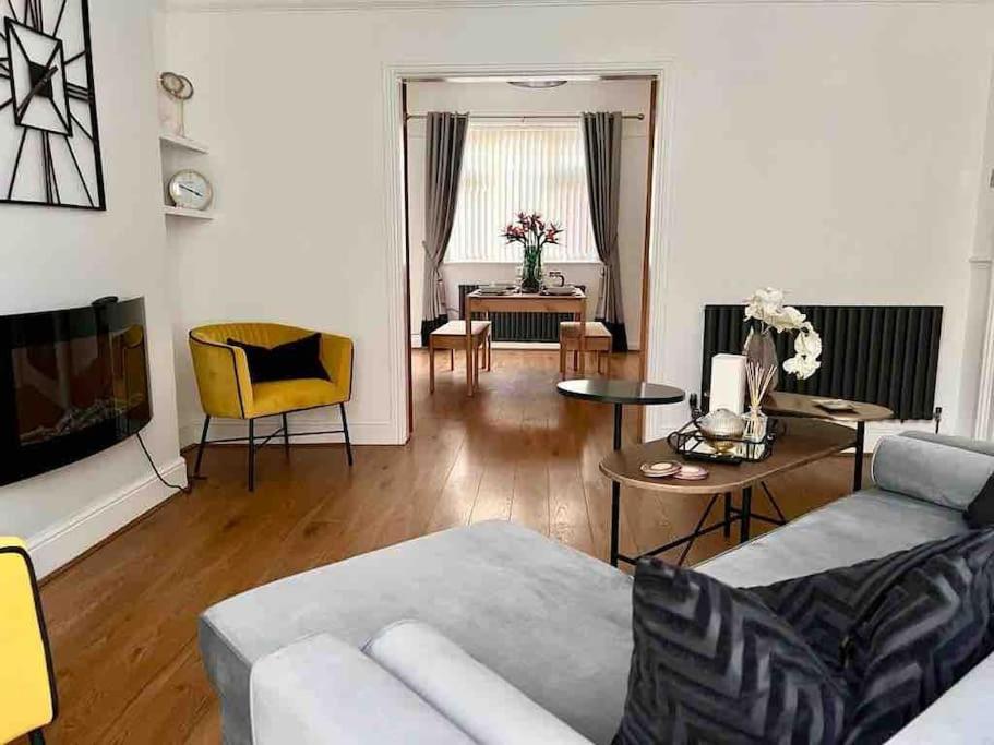 Anfield Home Sleeps 5 Close To Lfc Free Parking Liverpool Exteriér fotografie