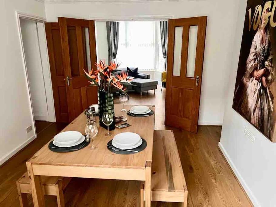 Anfield Home Sleeps 5 Close To Lfc Free Parking Liverpool Exteriér fotografie