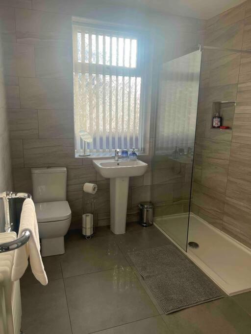 Anfield Home Sleeps 5 Close To Lfc Free Parking Liverpool Exteriér fotografie
