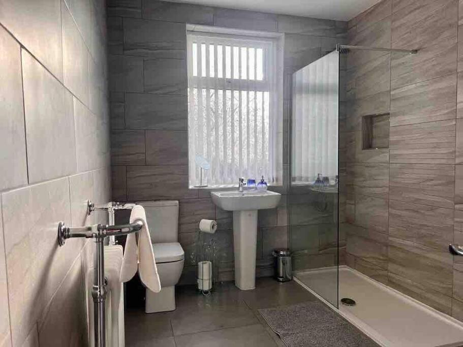 Anfield Home Sleeps 5 Close To Lfc Free Parking Liverpool Exteriér fotografie