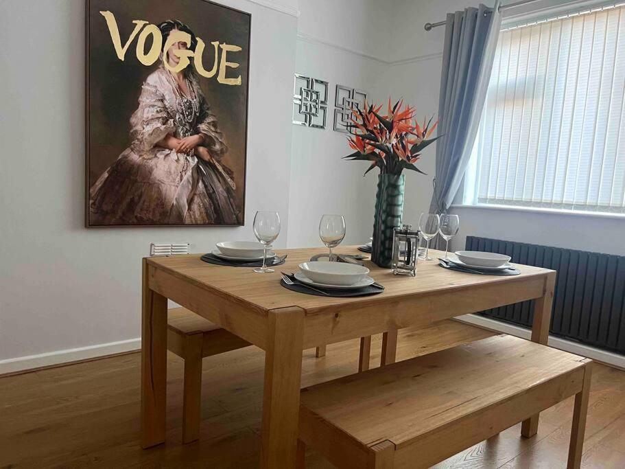 Anfield Home Sleeps 5 Close To Lfc Free Parking Liverpool Exteriér fotografie