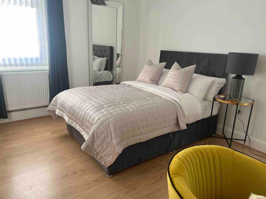 Anfield Home Sleeps 5 Close To Lfc Free Parking Liverpool Exteriér fotografie